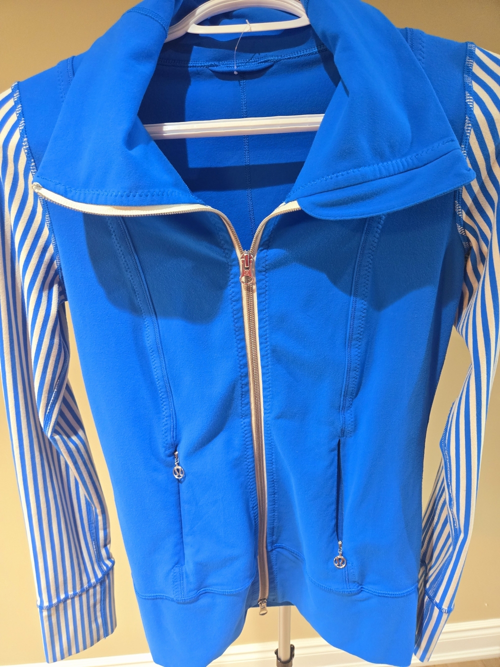 Lululemon Daily Yoga Jacket Beaming Blue Striped Sleeves Full Zip